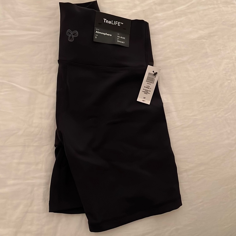 Aritzia TNA life high rise 7 inch atmosphere biker shorts black size small